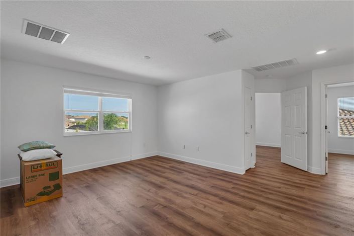 Image No.9-5 Bed Property for sale