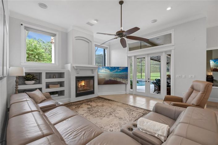 Image No.12-4 Bed Property for sale