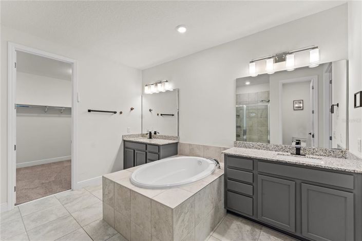 Image No.40-5 Bed Property for sale