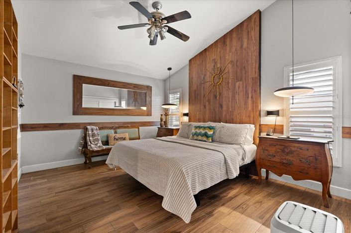 Image No.12-3 Bed Property for sale