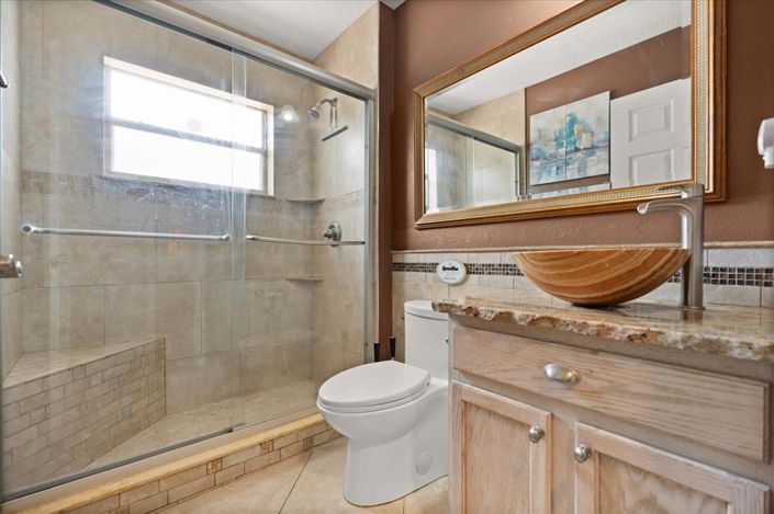 Image No.20-3 Bed Property for sale