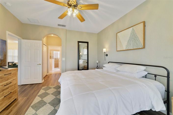 Image No.12-3 Bed Property for sale