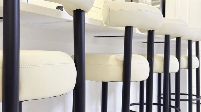 Image No.18-15 Bed Property for sale