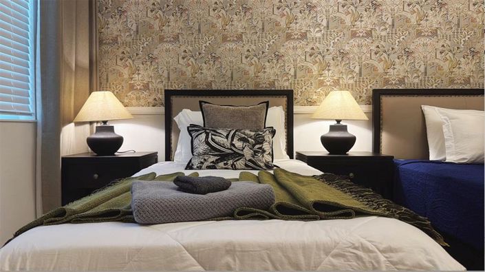 Image No.21-15 Bed Property for sale