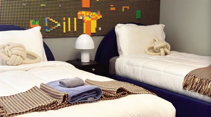 Image No.68-15 Bed Property for sale