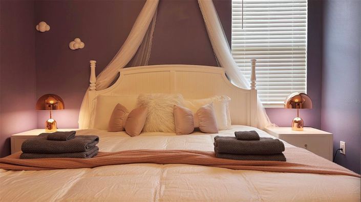 Image No.82-15 Bed Property for sale