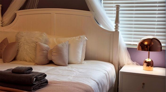 Image No.83-15 Bed Property for sale