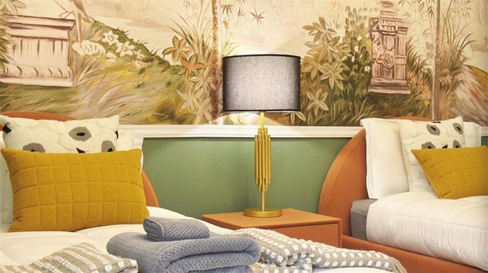 Image No.90-15 Bed Property for sale