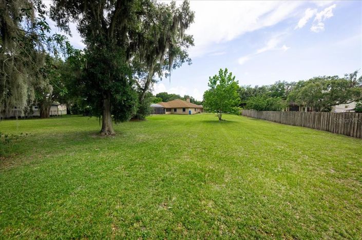 Image No.26-5 Bed Property for sale