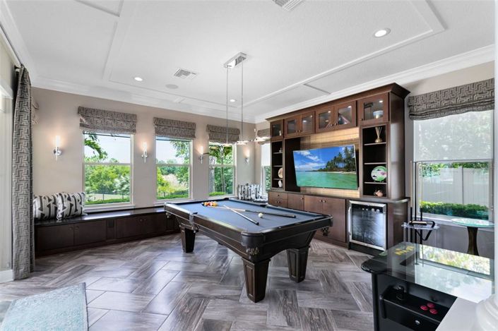 Image No.10-5 Bed Property for sale