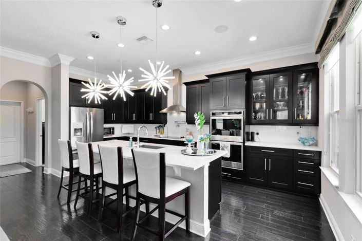 Image No.12-5 Bed Property for sale