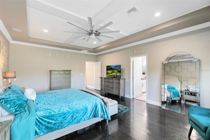 Image No.20-5 Bed Property for sale