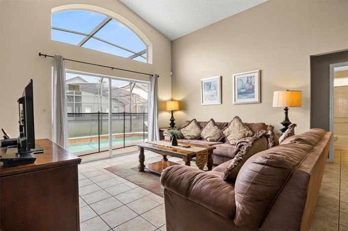 Image No.9-5 Bed Property for sale