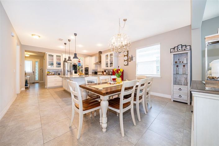 Image No.17-5 Bed Property for sale