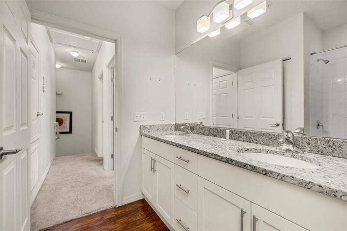 Image No.31-3 Bed Townhouse for sale