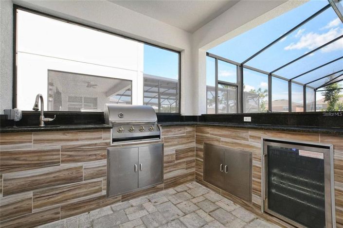 Image No.10-6 Bed Property for sale