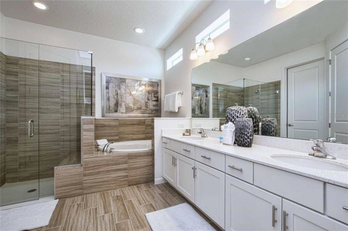 Image No.5-6 Bed Property for sale