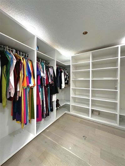 Image No.19-4 Bed Property for sale