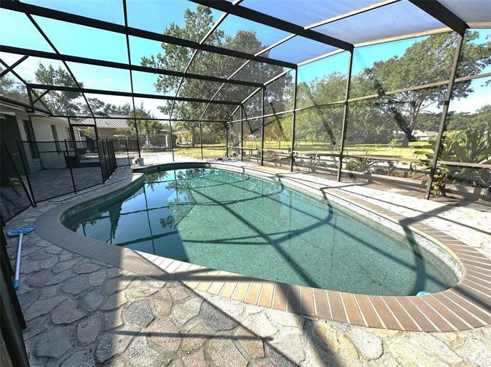 Image No.32-4 Bed Property for sale