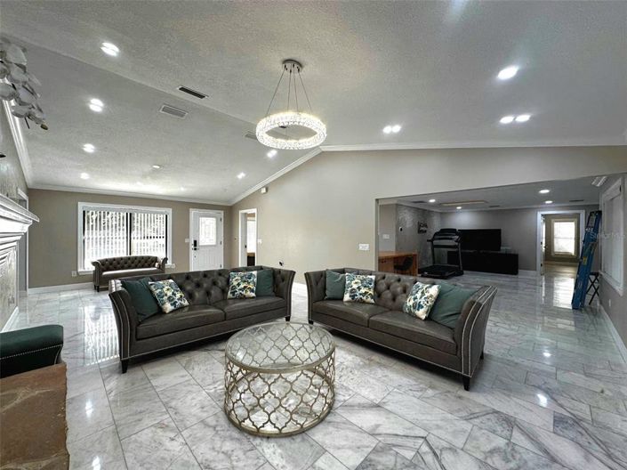 Image No.6-4 Bed Property for sale