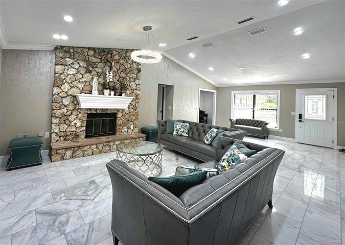 Image No.7-4 Bed Property for sale