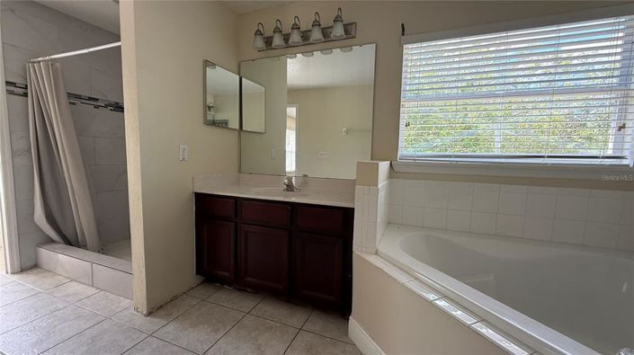 Image No.53-4 Bed Property for sale