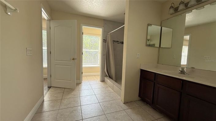 Image No.54-4 Bed Property for sale