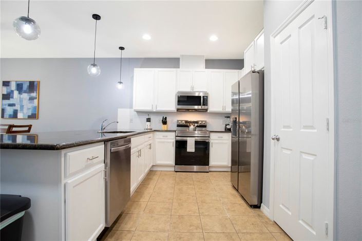 Image No.17-4 Bed Townhouse for sale