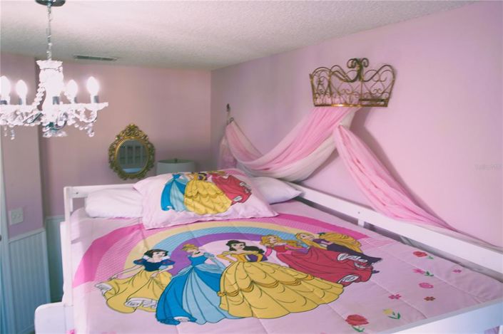 Image No.16-4 Bed Townhouse for sale