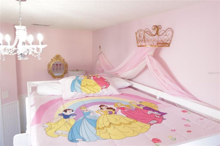 Image No.17-4 Bed Townhouse for sale