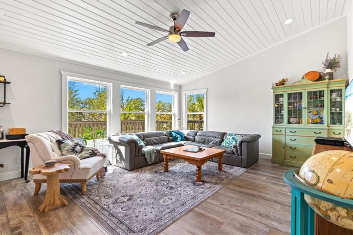 Image No.11-3 Bed Property for sale