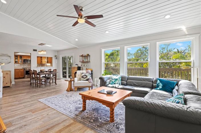 Image No.12-3 Bed Property for sale