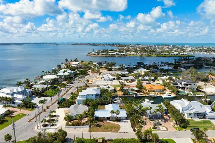 Image No.43-4 Bed Property for sale