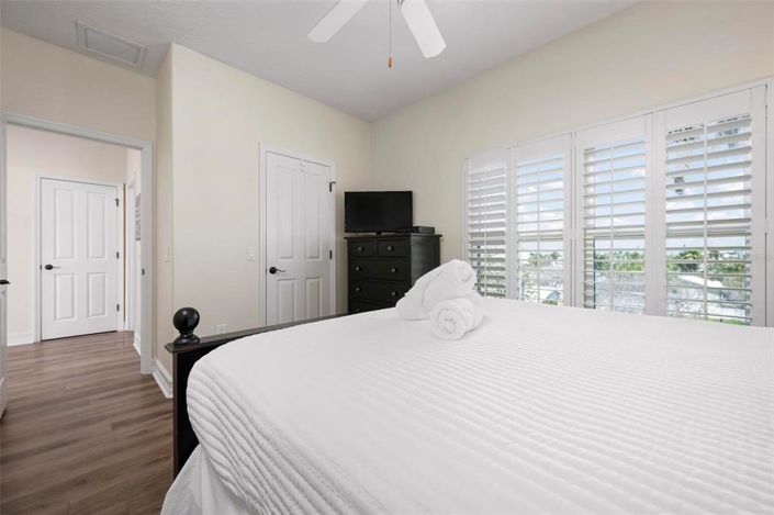 Image No.42-3 Bed Property for sale