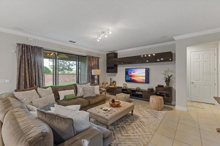 Image No.11-6 Bed Property for sale