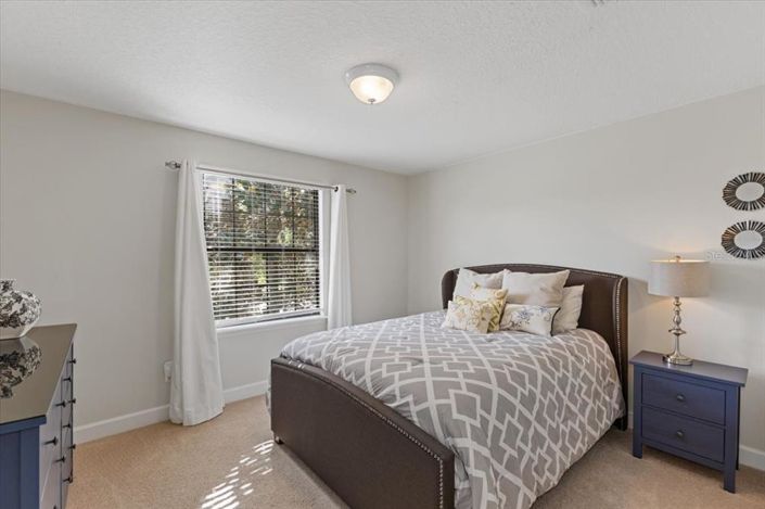 Image No.17-6 Bed Property for sale