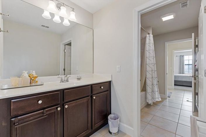 Image No.20-6 Bed Property for sale