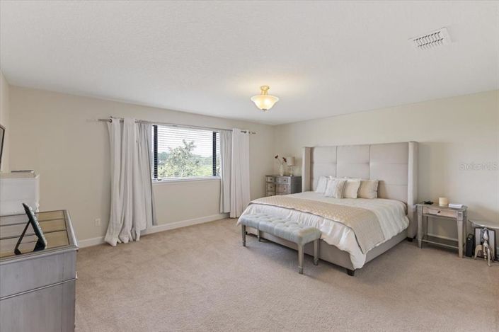 Image No.21-6 Bed Property for sale