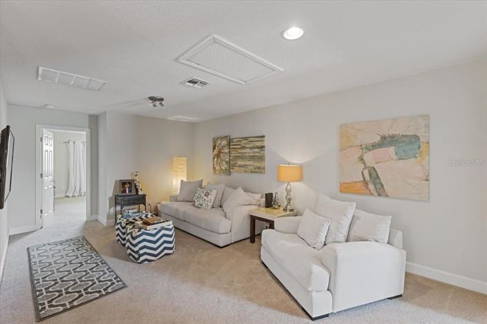 Image No.22-6 Bed Property for sale