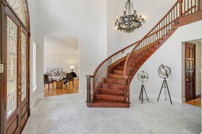 Image No.11-6 Bed Property for sale