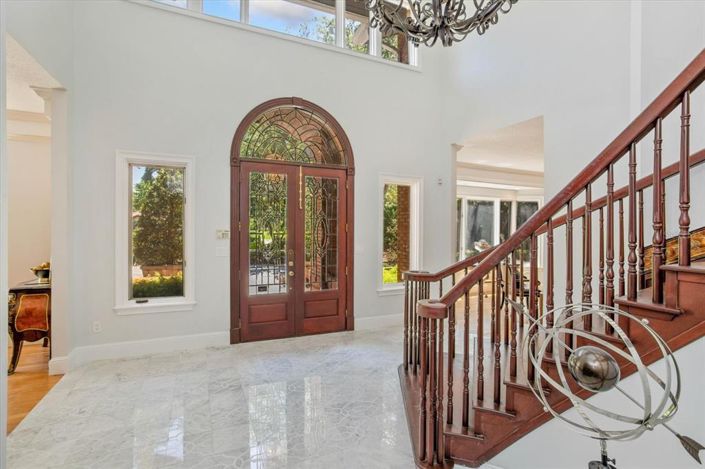 Image No.13-6 Bed Property for sale