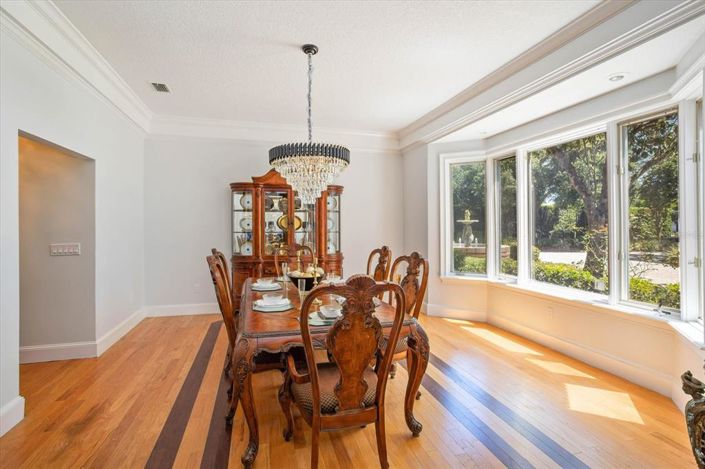 Image No.14-6 Bed Property for sale