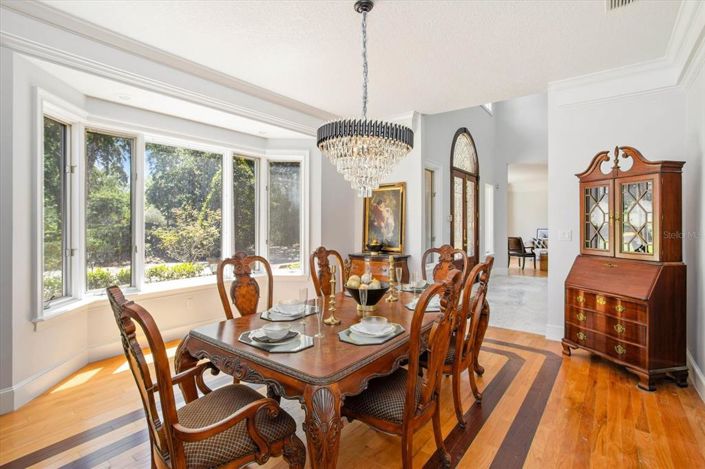 Image No.15-6 Bed Property for sale