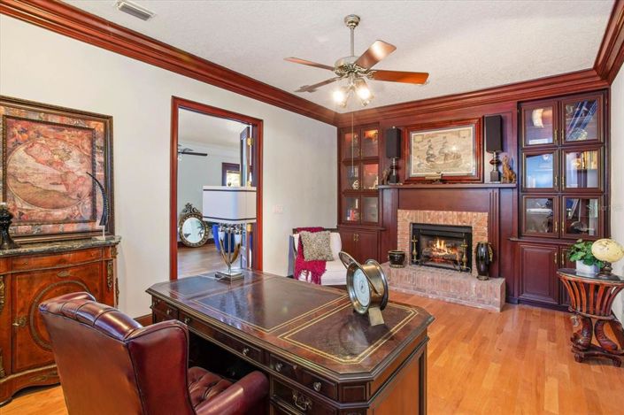 Image No.18-6 Bed Property for sale