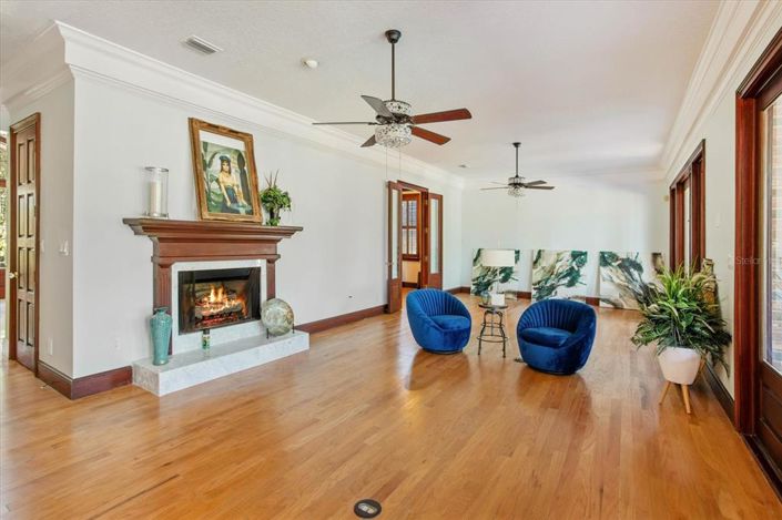 Image No.22-6 Bed Property for sale