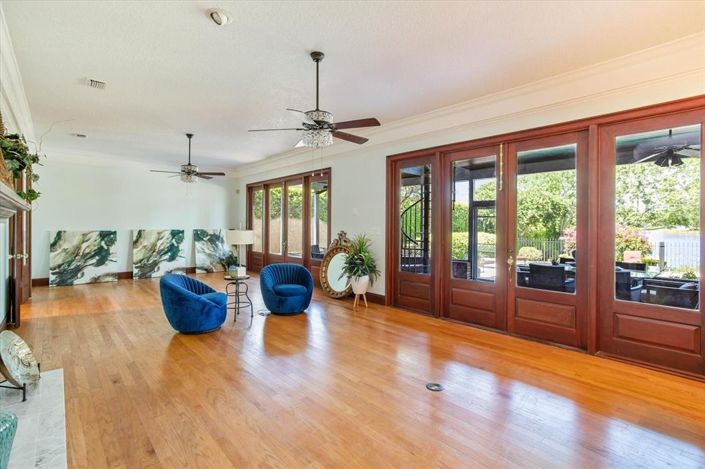 Image No.23-6 Bed Property for sale