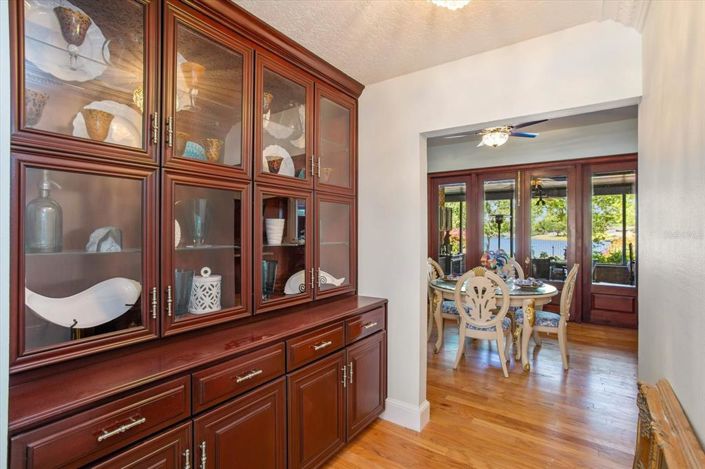 Image No.31-6 Bed Property for sale