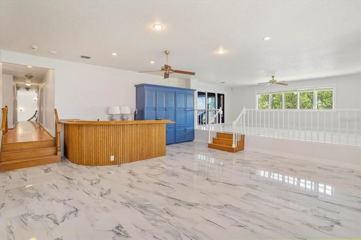 Image No.37-6 Bed Property for sale