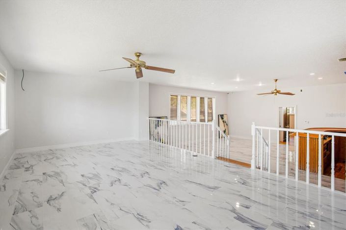 Image No.40-6 Bed Property for sale