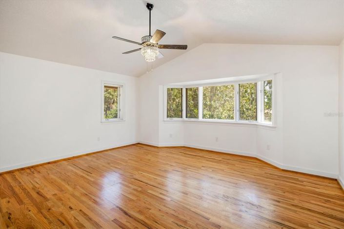 Image No.41-6 Bed Property for sale